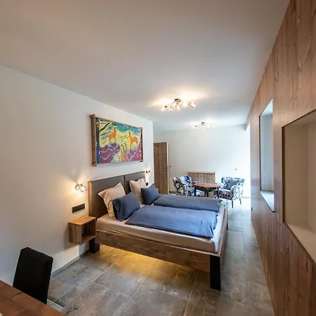 לינה וארוחת בוקר Valtin לה ולטה